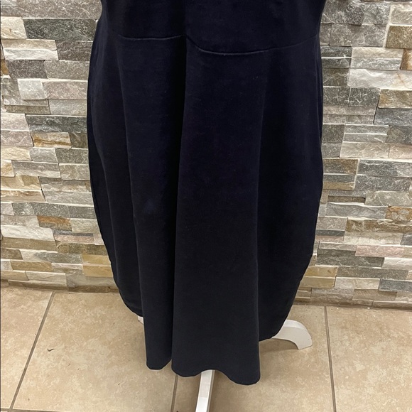 TTAHARI Elegant Black Sleeveless Dress - Picture 3 of 8